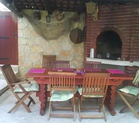Σπίτι διακοπών Mit Garten, Grill Und Terrasse